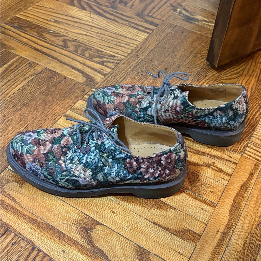 Dr Martens Tapestry Needlepoint Oxfords - Picture 5 of 7